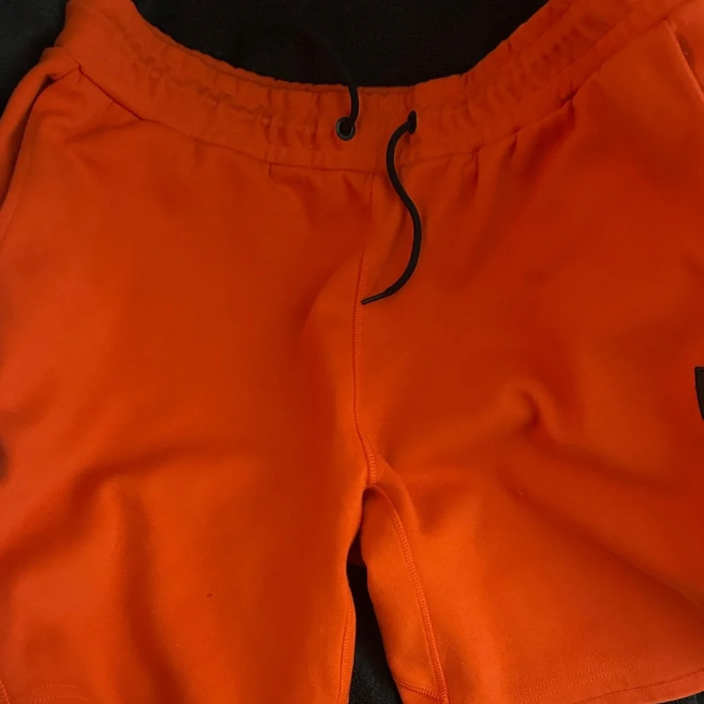 Superdry Men's Bright Orange Athletic Shorts - Picture 4 of 4